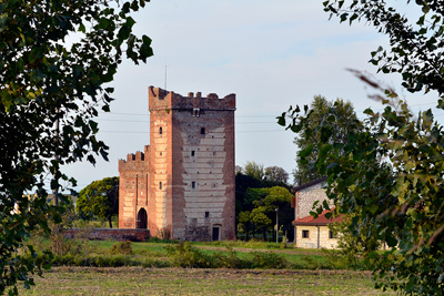 Relais to visit the Torre Scaligera
