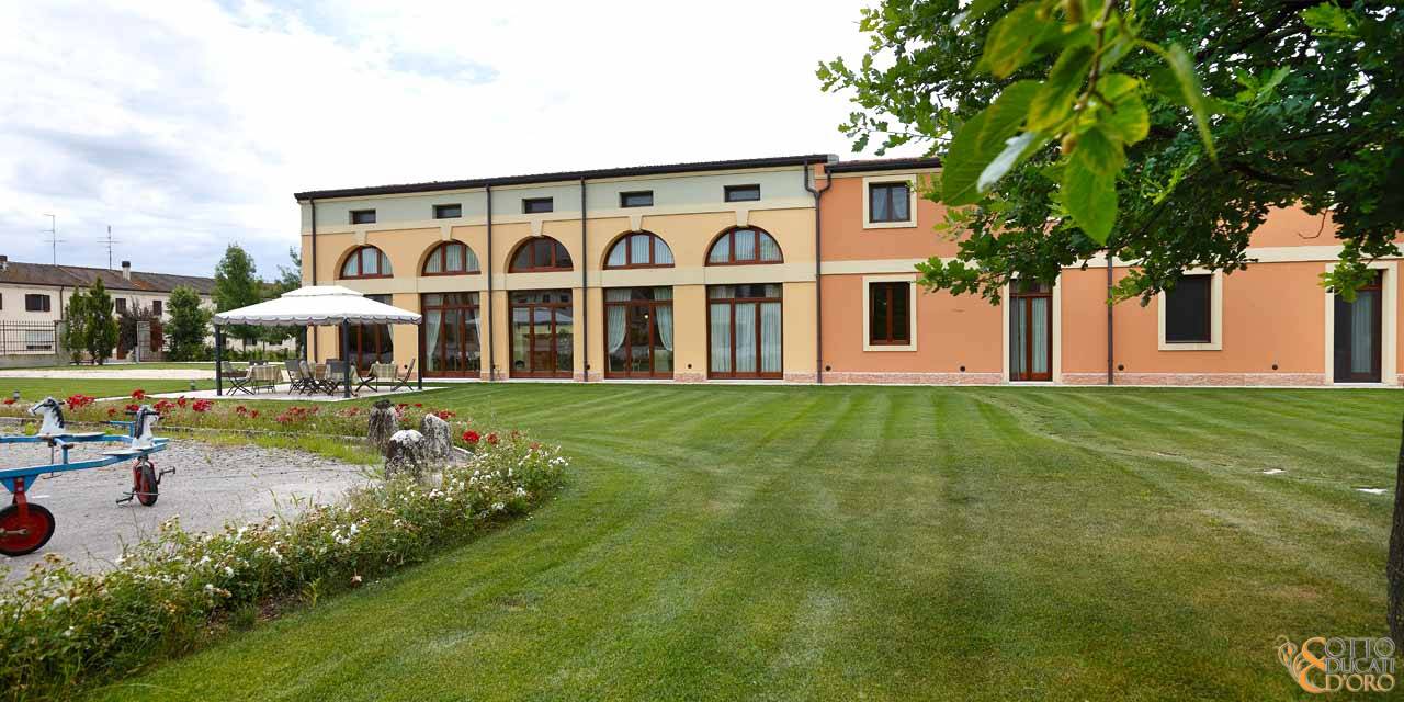 Exteriors of the Otto Ducati d’Oro hotel in Isola della Scala, Verona